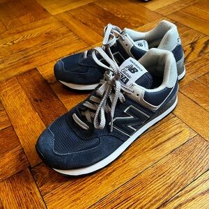 New Balance 574 Women’s Navy Size 8 (fit like 7.5)